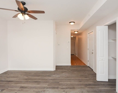 3360 W. Montrose, Unit 4 - Photo Thumbnail 9