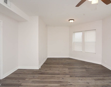 3360 W. Montrose, Unit 4 - Photo Thumbnail 6