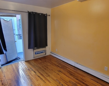 161 West 161 Street - Photo Thumbnail 3