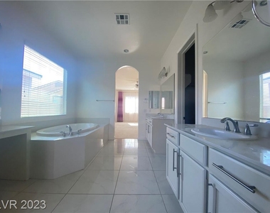 8125 Slip Point Avenue - Photo Thumbnail 12