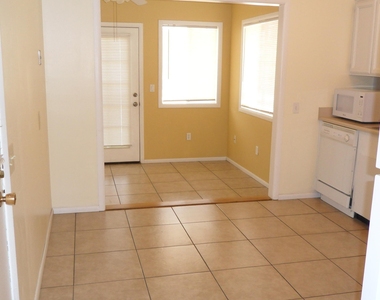 10406 W Concho Circle - Photo Thumbnail 2