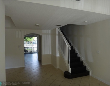 4929 N Harbor Isles Dr - Photo Thumbnail 12