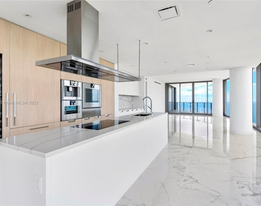 15701 Collins Ave - Photo Thumbnail 4