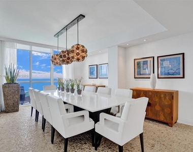 17875 Collins Ave - Photo Thumbnail 8