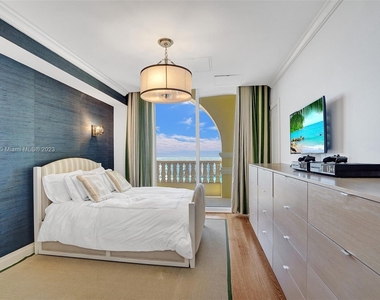 17875 Collins Ave - Photo Thumbnail 20