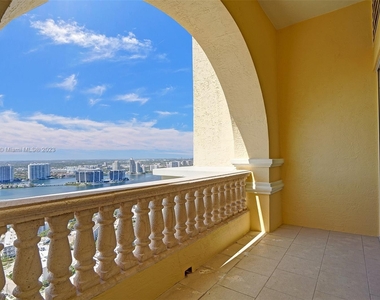 17875 Collins Ave - Photo Thumbnail 23