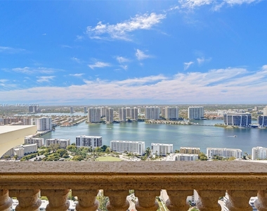 17875 Collins Ave - Photo Thumbnail 31