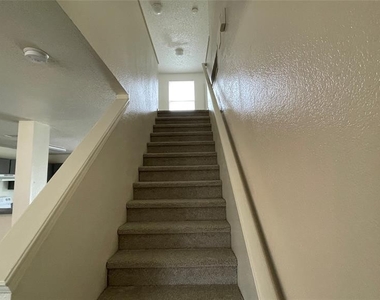 1719 Dartmouth Drive - Photo Thumbnail 7