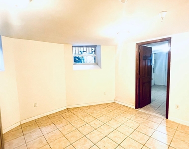 4618 Spruce Street - Photo Thumbnail 6