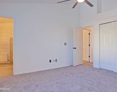 5610 Fantasia Drive - Photo Thumbnail 20