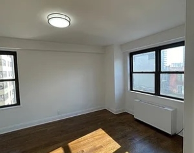 401 East 88th Street - Photo Thumbnail 4