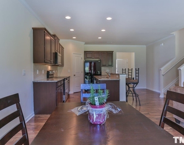 8044 Remington Heights Dr - Photo Thumbnail 12