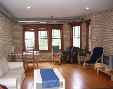 7022 N Paulina Street - Photo Thumbnail 2