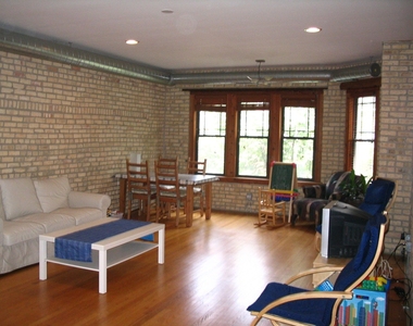 7022 N Paulina Street - Photo Thumbnail 1