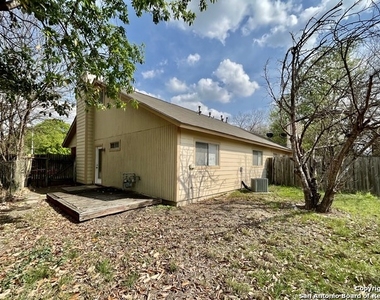 8917 Shadow Wood Ln - Photo Thumbnail 21