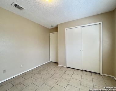 8917 Shadow Wood Ln - Photo Thumbnail 17