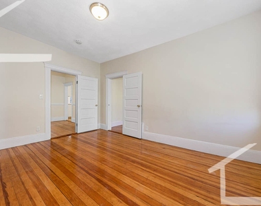 42 Brackett St Apt 1r - Photo Thumbnail 8