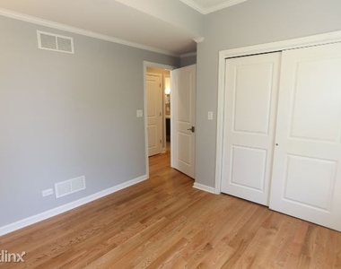 4236 N. Albany, Unit 3 - Photo Thumbnail 10