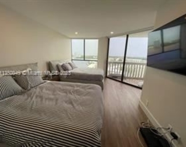 1000 W Island Blvd Apt 1610 - Photo Thumbnail 4