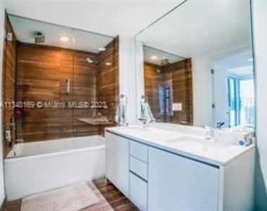 1010 Brickell Ave Unit 2611 - Photo Thumbnail 5