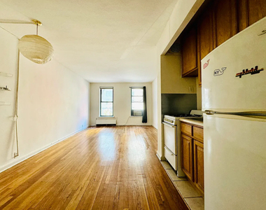 398 East 52nd Street - Photo Thumbnail 3