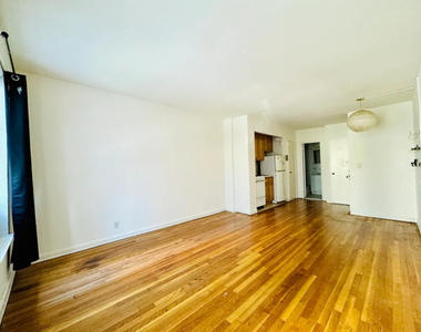 398 East 52nd Street - Photo Thumbnail 1