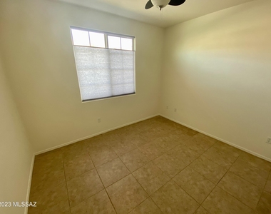 8323 N Winding Willow Way - Photo Thumbnail 15