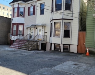 293 Magnolia Ave - Photo Thumbnail 0