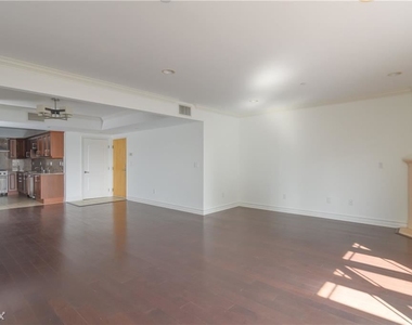 11911 Mayfield Ave Apt 208 - Photo Thumbnail 3