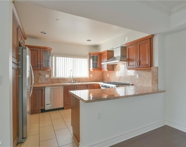 11911 Mayfield Ave Apt 208 - Photo Thumbnail 1