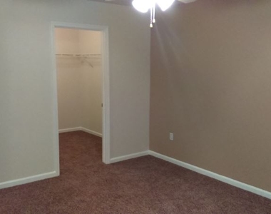 4924 W Herndon Ave - Photo Thumbnail 1