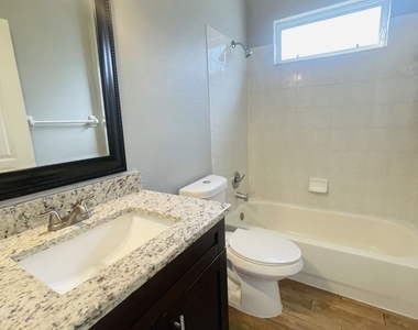 906 Grand Canyon Dr Unit - Photo Thumbnail 10