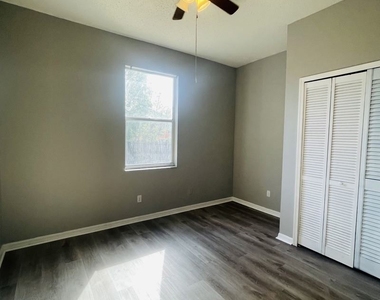 906 Grand Canyon Dr Unit - Photo Thumbnail 6