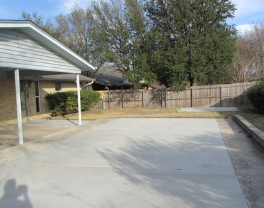 904 Turtle Bend Drive - Photo Thumbnail 12