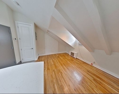 410 West 22nd Street - Photo Thumbnail 2