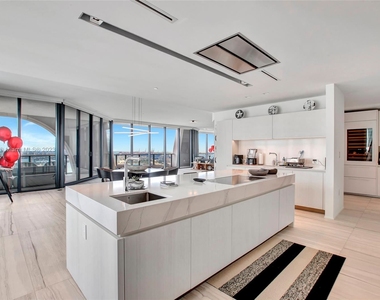 1000 Biscayne Blvd Unit 2802 - Photo Thumbnail 8