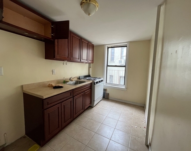 500 West 213th Street - Photo Thumbnail 3