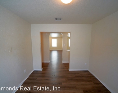 104 Lone Star Way - Photo Thumbnail 28