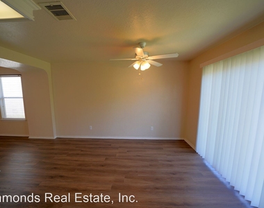 104 Lone Star Way - Photo Thumbnail 21