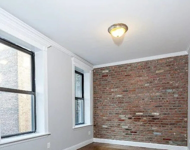 340 East 18th Street - Photo Thumbnail 4