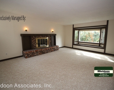 2951 Keystone Cr - Photo Thumbnail 4