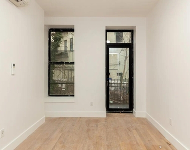 1027 Putnam Avenue - Photo Thumbnail 4