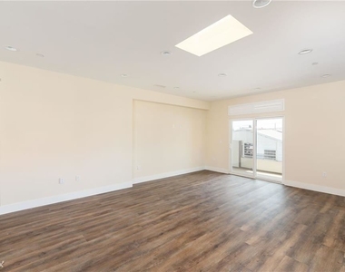 13800 Cordary Ave # 2 - Photo Thumbnail 5