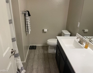 7420 E Flower Ave - Photo Thumbnail 11