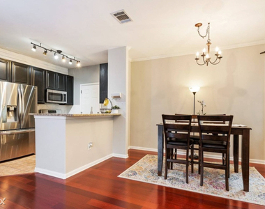 3300 Forest Creek Dr Apt 30 - Photo Thumbnail 8