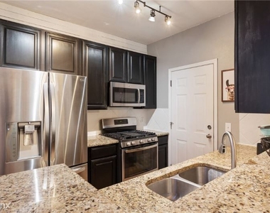 3300 Forest Creek Dr Apt 30 - Photo Thumbnail 9