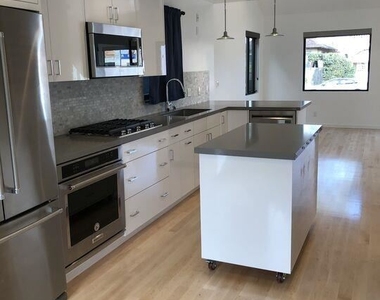 1306 Cabrillo Ave - Photo Thumbnail 2