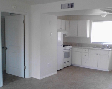 422 S Paseo Lobo Unit B - Photo Thumbnail 10