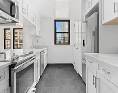 210 East 68th Street - Photo Thumbnail 5