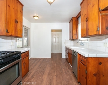 17328 Keswick Street - Photo Thumbnail 11